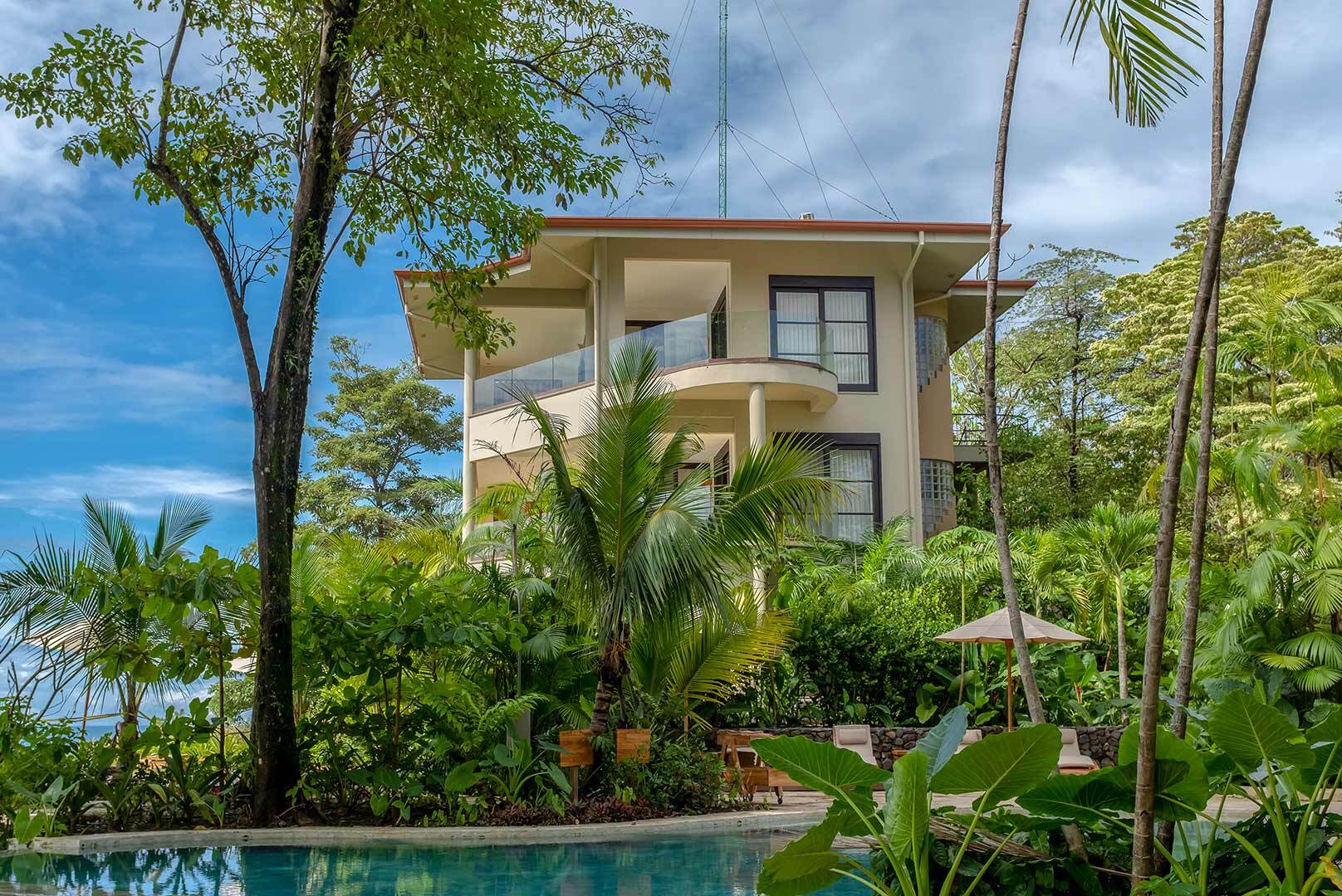 3-Luxury-Meets-Nature